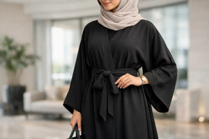 Abaya mit Gürtel stilvoll tragen