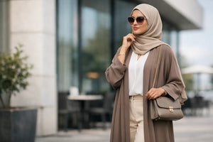 Modest Outfit mit Abaya stilvoll kombinieren