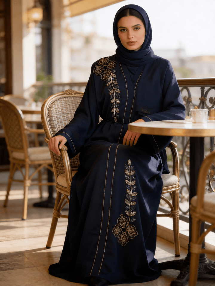 Dunkelblaue Abaya mit goldener Blumenstickerei - Abaya Couture