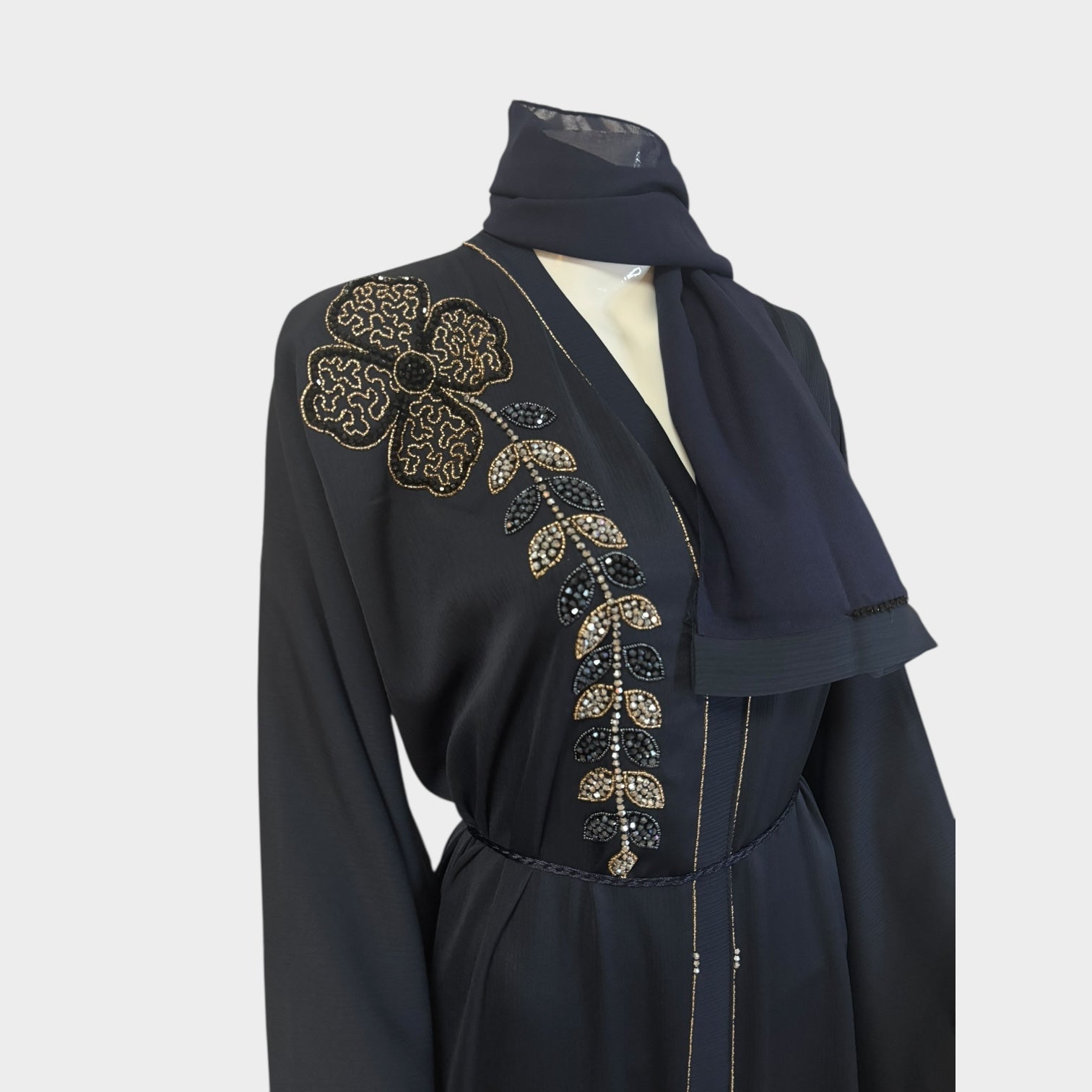 Dunkelblaue Abaya mit goldener Blumenstickerei - Abaya Couture