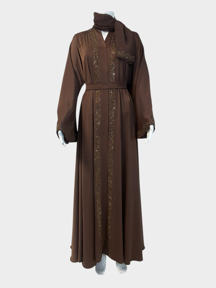 Edle Abaya in Warmbraun mit feinen Verzierungen - Abaya Couture