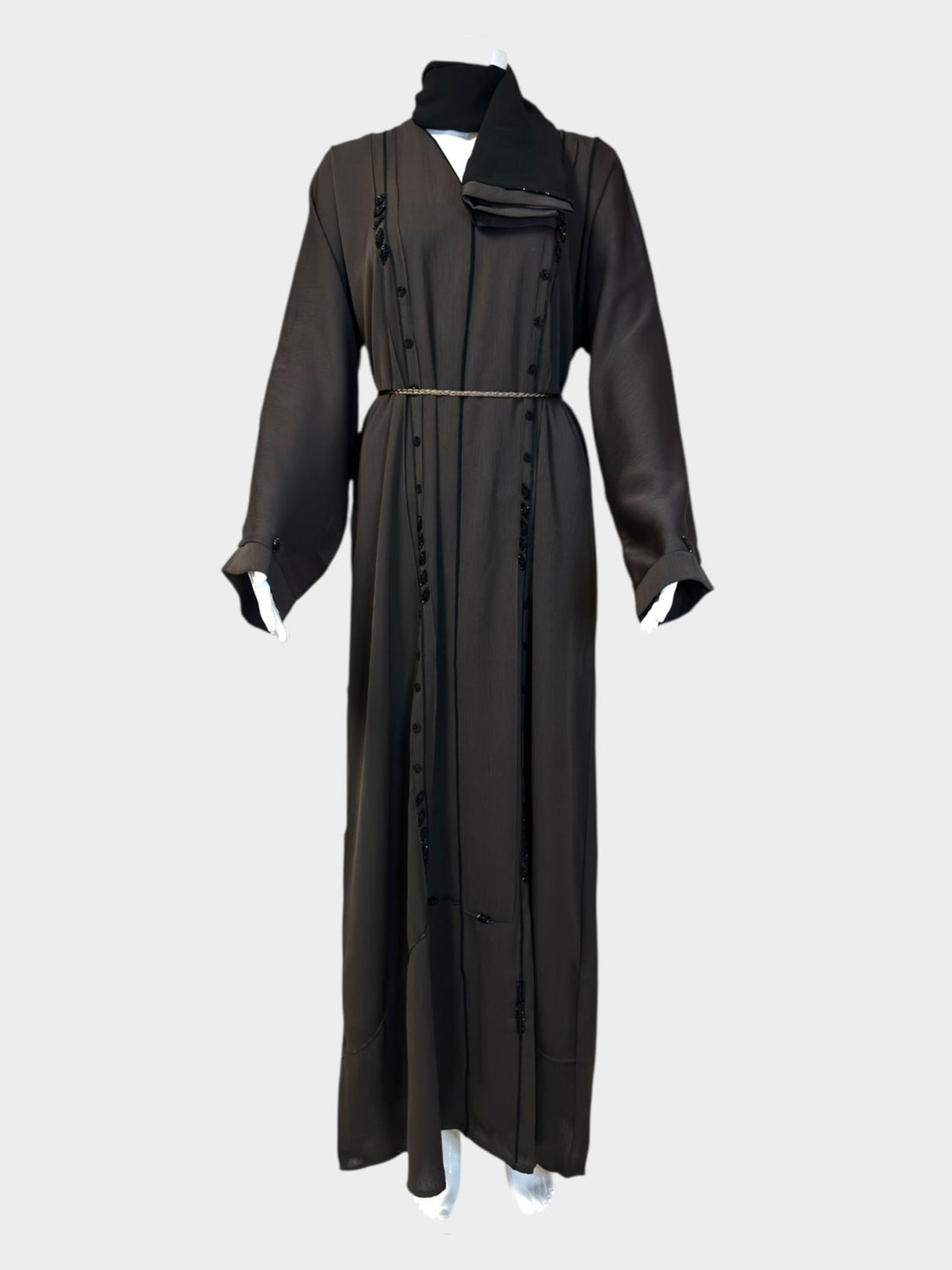 Elegante Abaya in Dunkelbraun mit feinem Gürtel - Abaya Couture