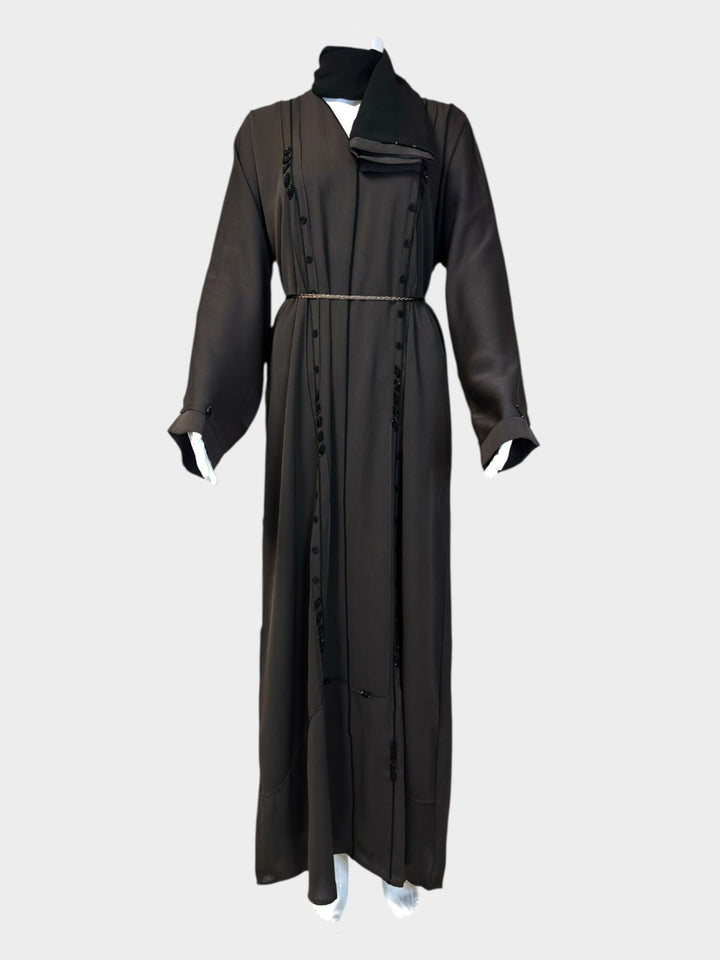 Elegante Abaya in Dunkelbraun mit feinem Gürtel - Abaya Couture