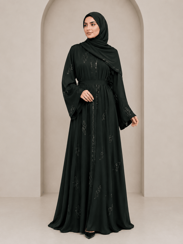 Elegante Abaya in Dunkelgrün mit raffinierter Stickerei und Gürtel - Abaya Couture