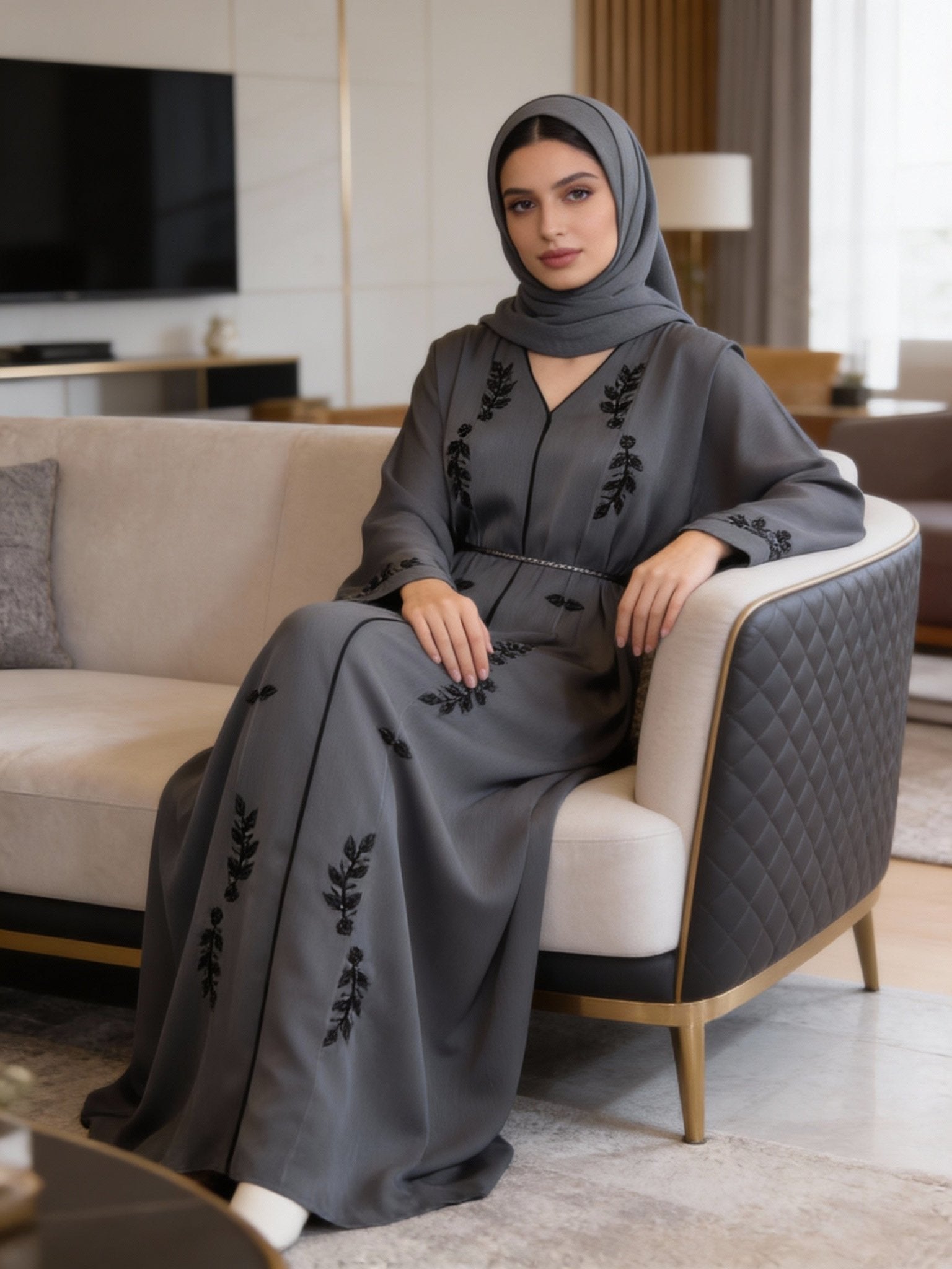 Elegante Abaya in Grau mit floraler Stickerei - Abaya Couture