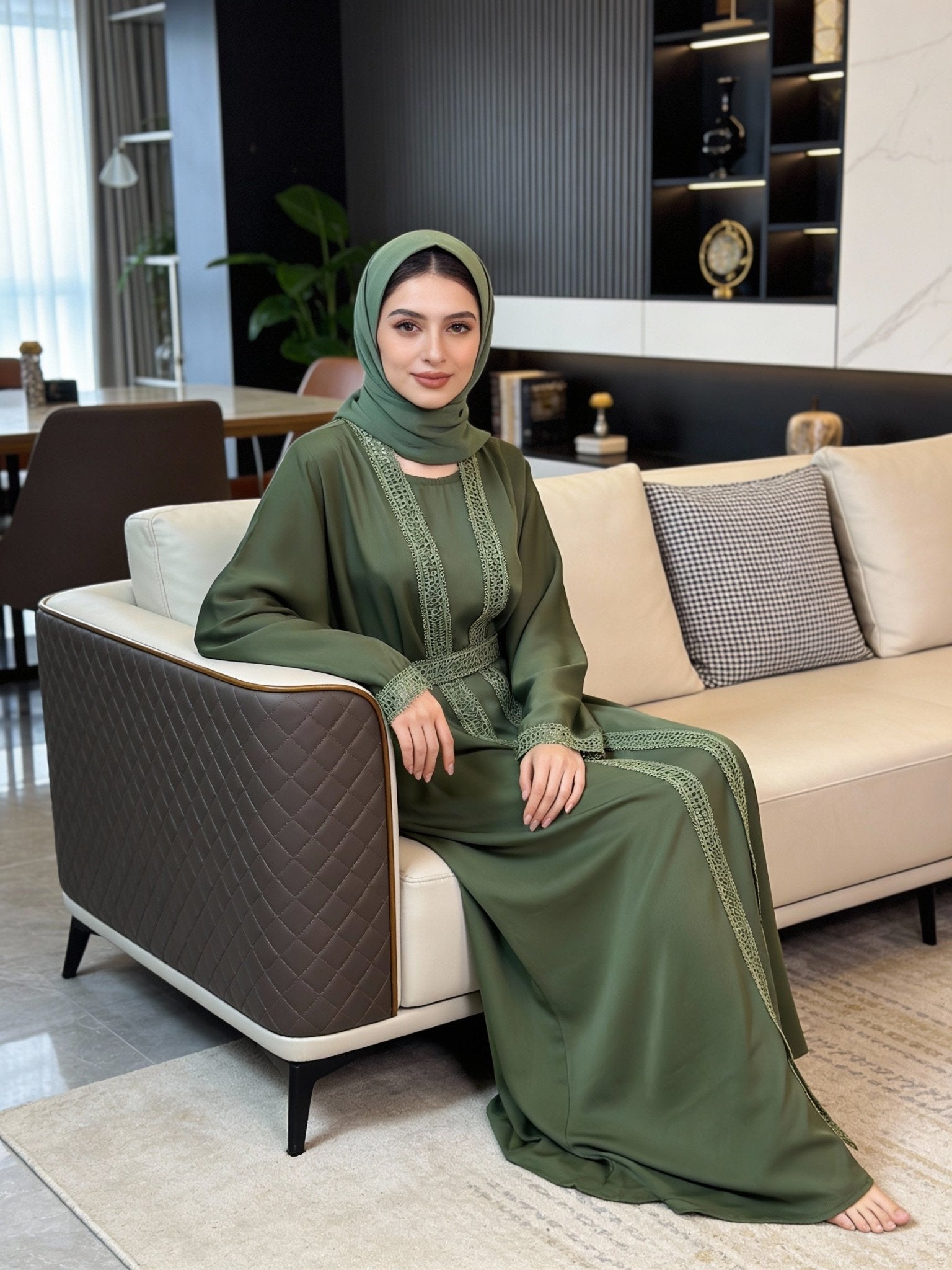 Elegante Abaya in Olivgrün mit filigraner Spitze - Abaya Couture