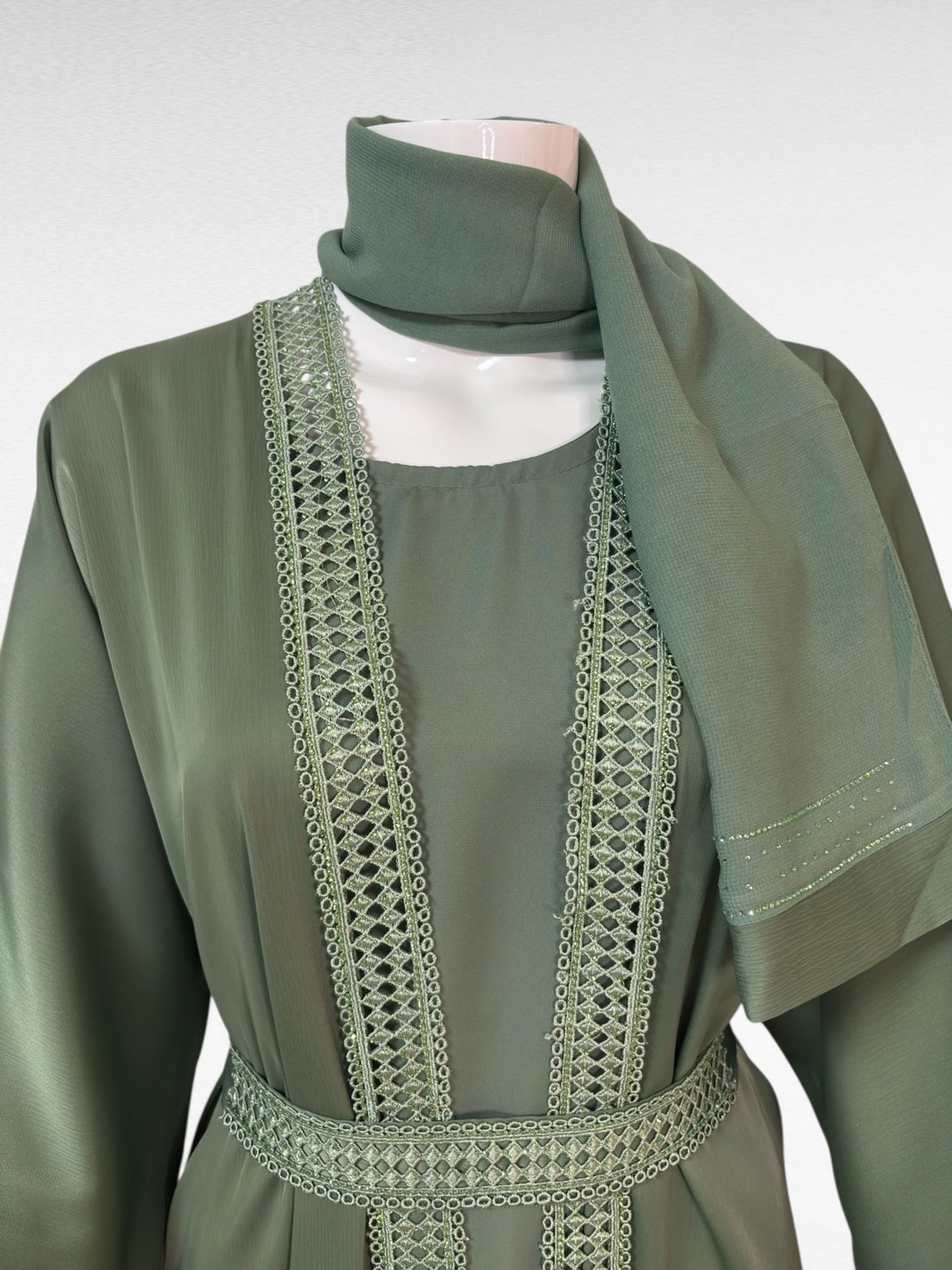 Elegante Abaya in Olivgrün mit filigraner Spitze - Abaya Couture