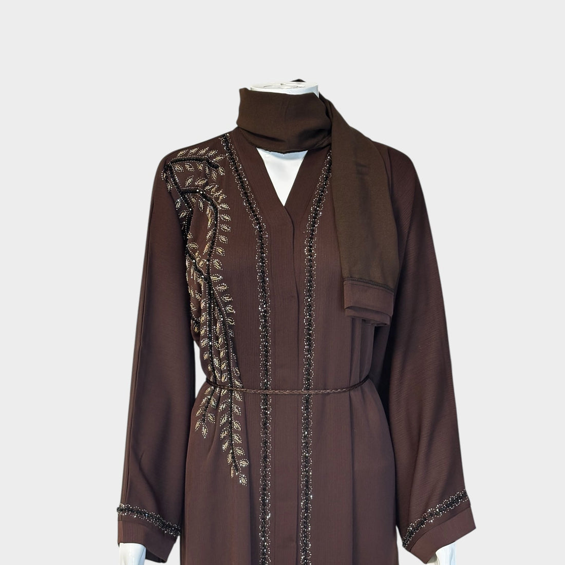 Elegante Abaya in Schokoladenbraun mit filigraner Stickerei - Abaya Couture