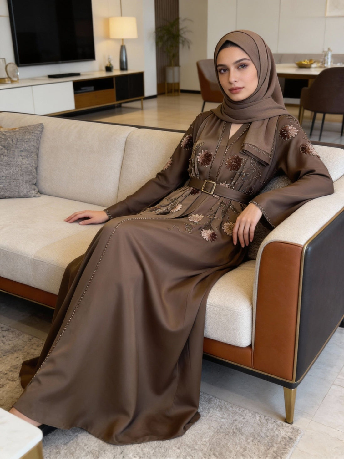 Elegante Abaya in Schokoladenbraun mit floraler Stickerei - Abaya Couture