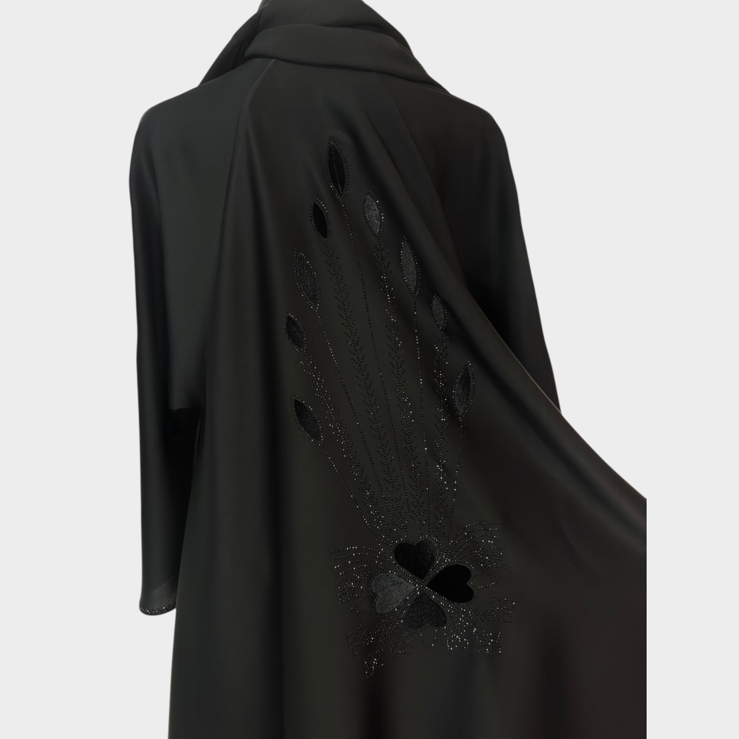 Elegante Abaya in Schwarz mit filigraner Stickerei - Abaya Couture