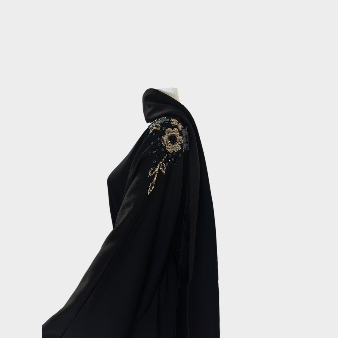 Elegante Abaya in Schwarz mit floraler Stickerei - Abaya Couture