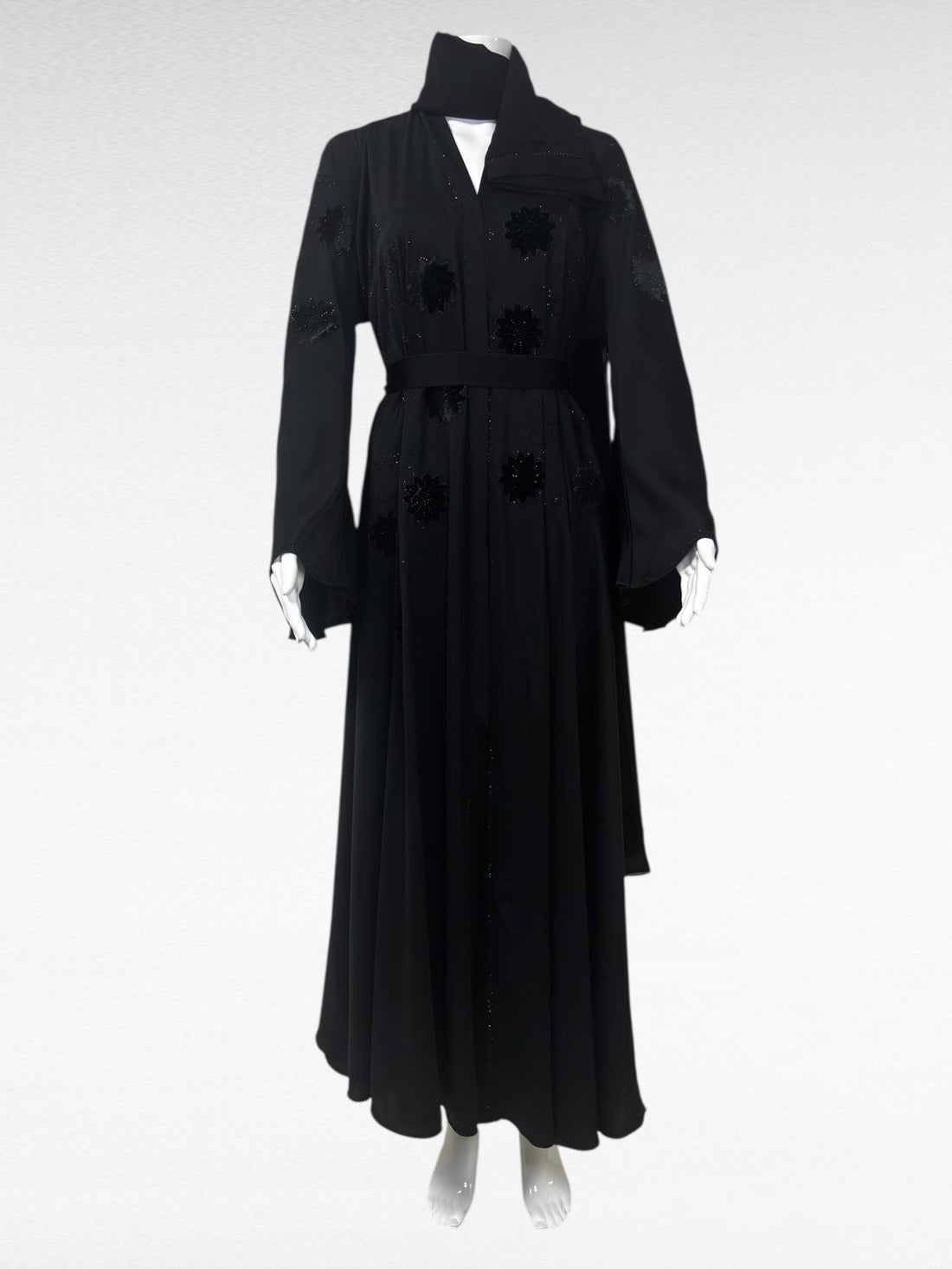 Elegante Abaya in Schwarz mit funkelnder Blumenstickerei - Abaya Couture