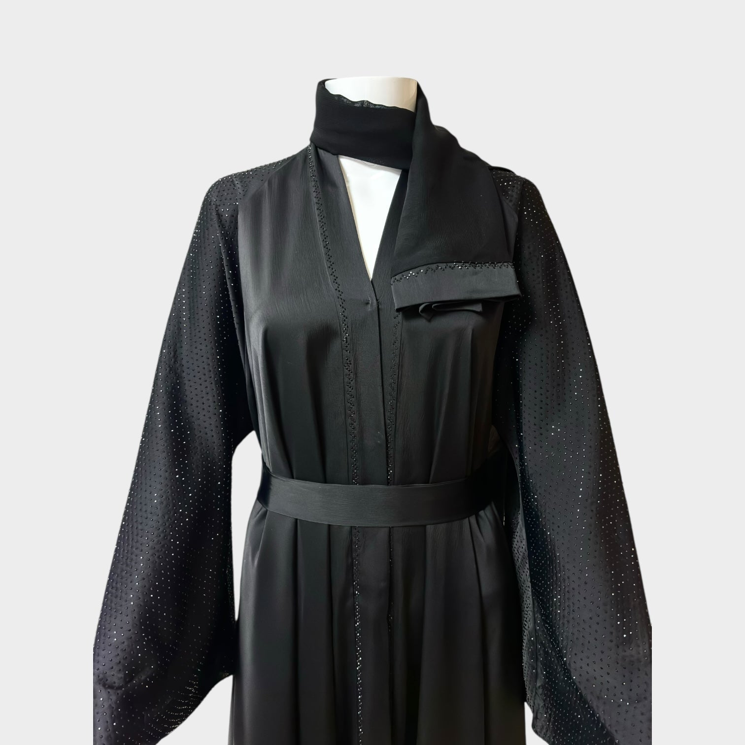 Elegante Abaya in Schwarz mit glamourösen Akzenten - Abaya Couture