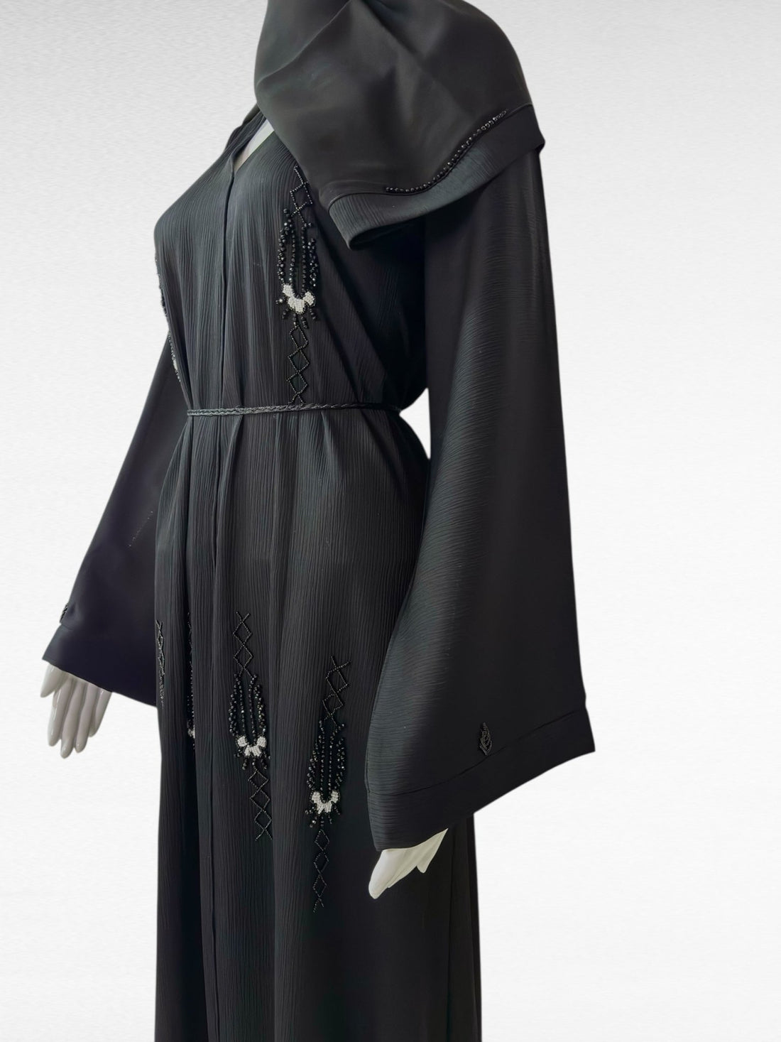 Elegante Abaya in Schwarz mit kunstvollen Details - Abaya Couture