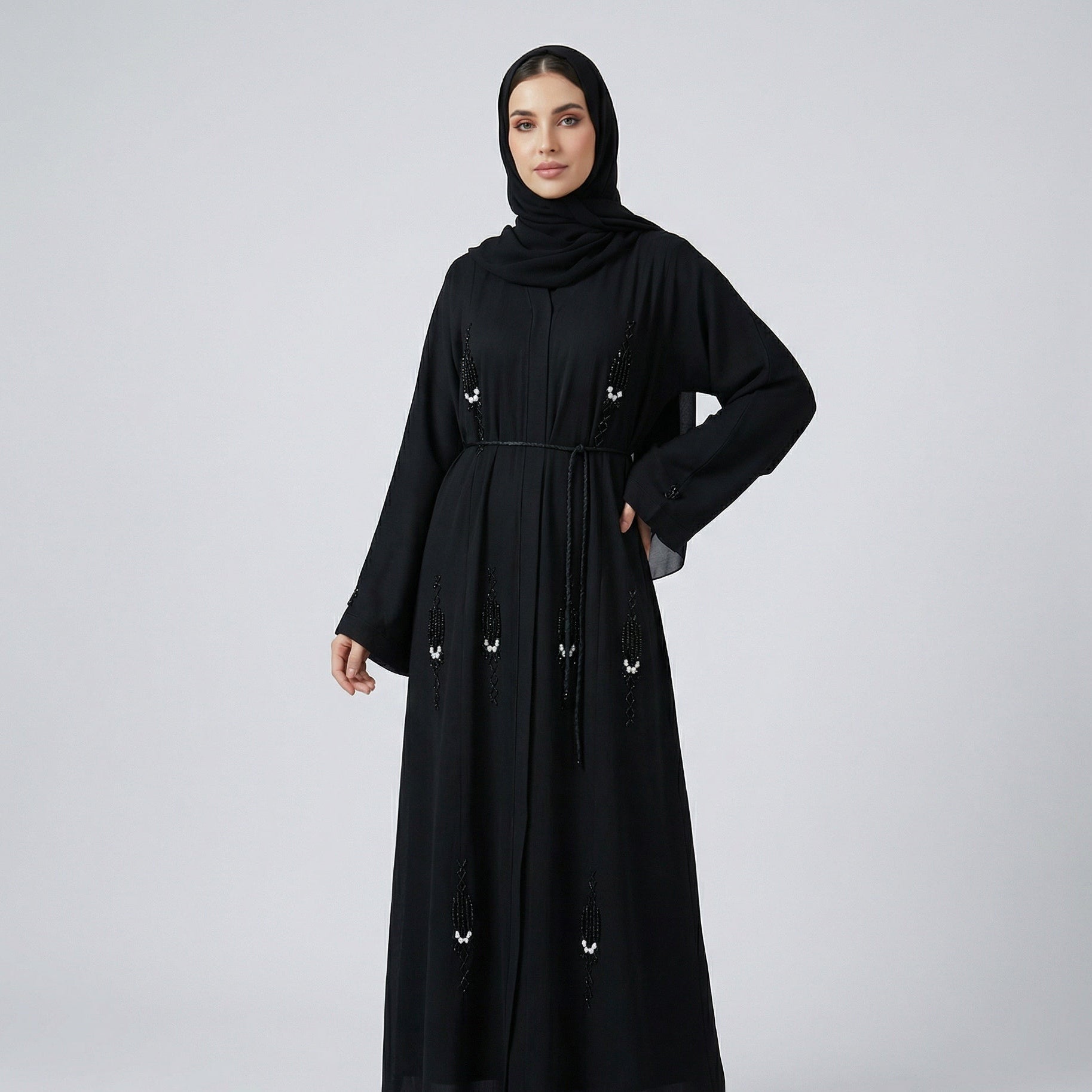 Elegante Schwarze Abaya mit wunderschönen kunstvollen Details