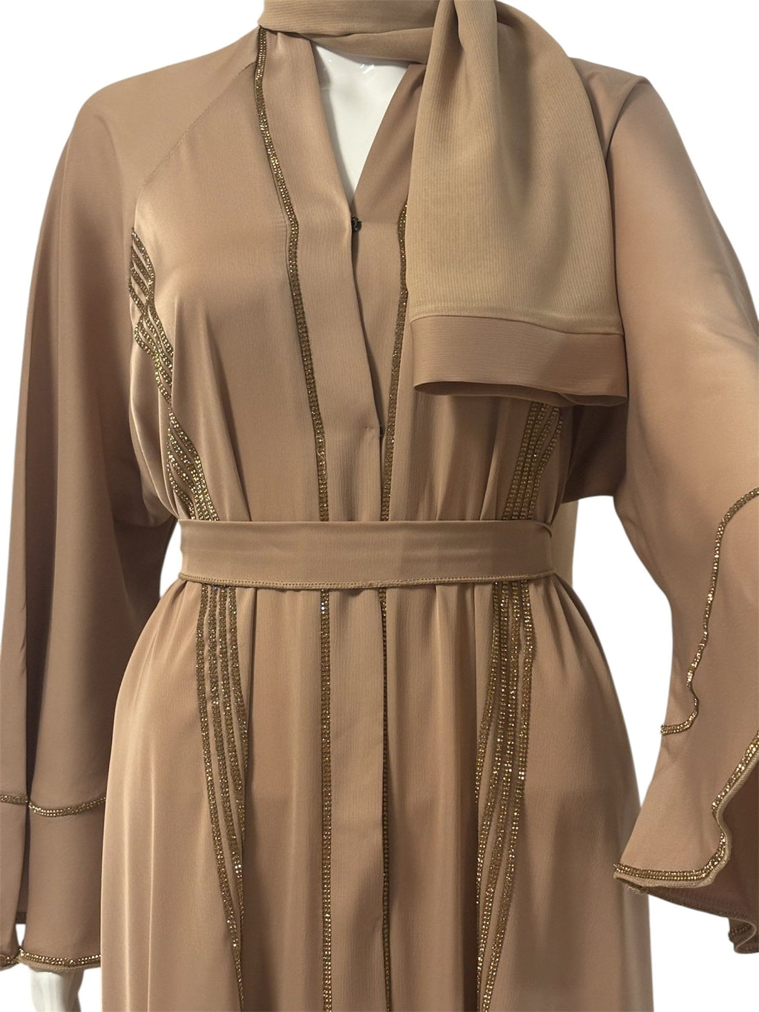 Elegante Beige Abaya aus Dubai mit feinen Details - Abaya Couture