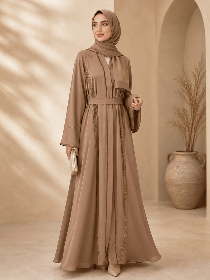 Elegante Beige Abaya aus Dubai mit feinen Details - Abaya Couture