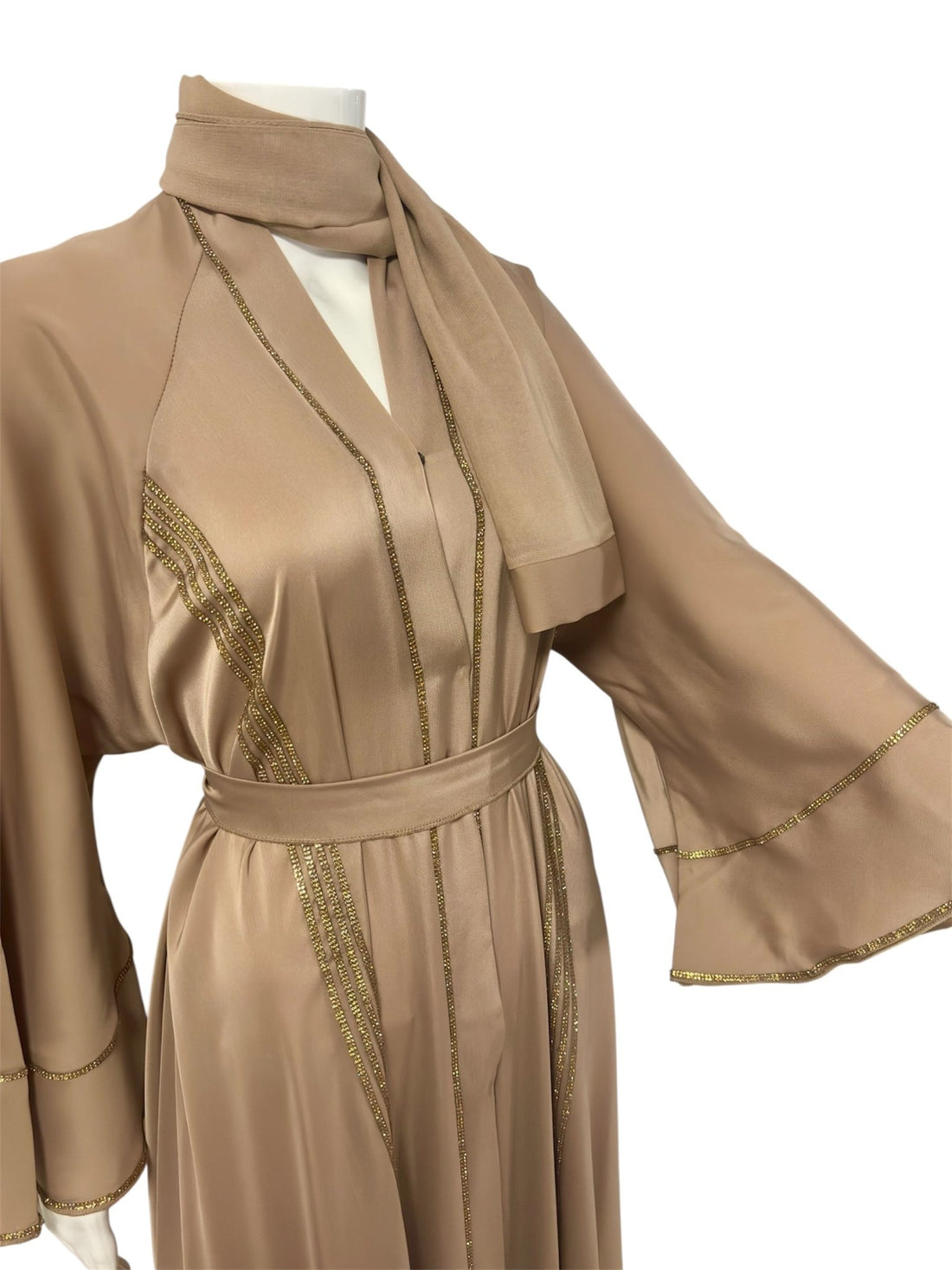 Elegante Beige Abaya aus Dubai mit feinen Details - Abaya Couture