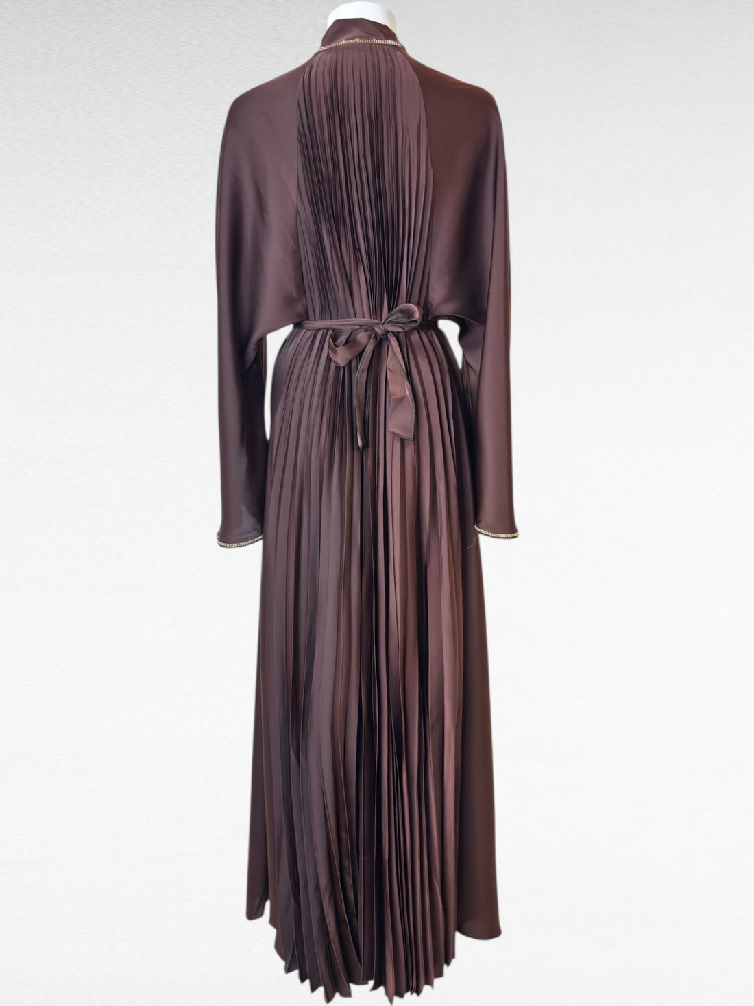 Elegante braune Abaya mit plissiertem Rücken - Abaya Couture