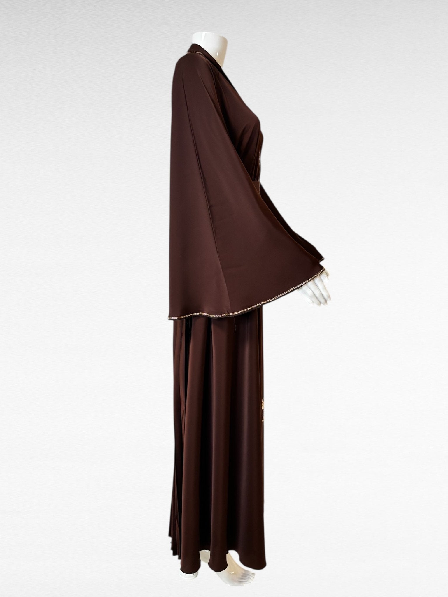 Elegante braune Abaya mit plissiertem Rücken - Abaya Couture