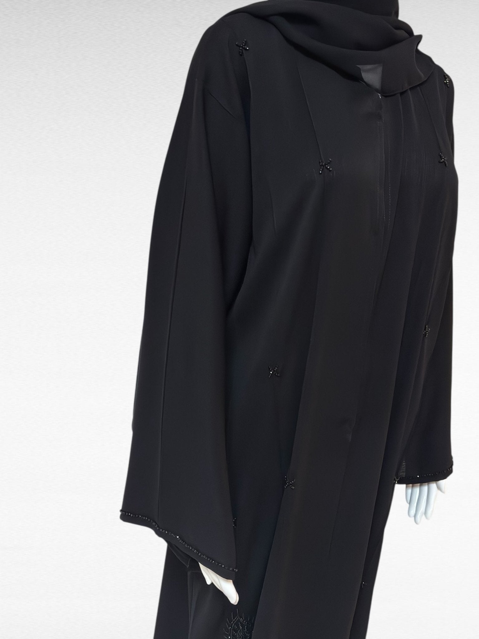 Elegante schwarze Abaya mit feinen Details - Abaya Couture