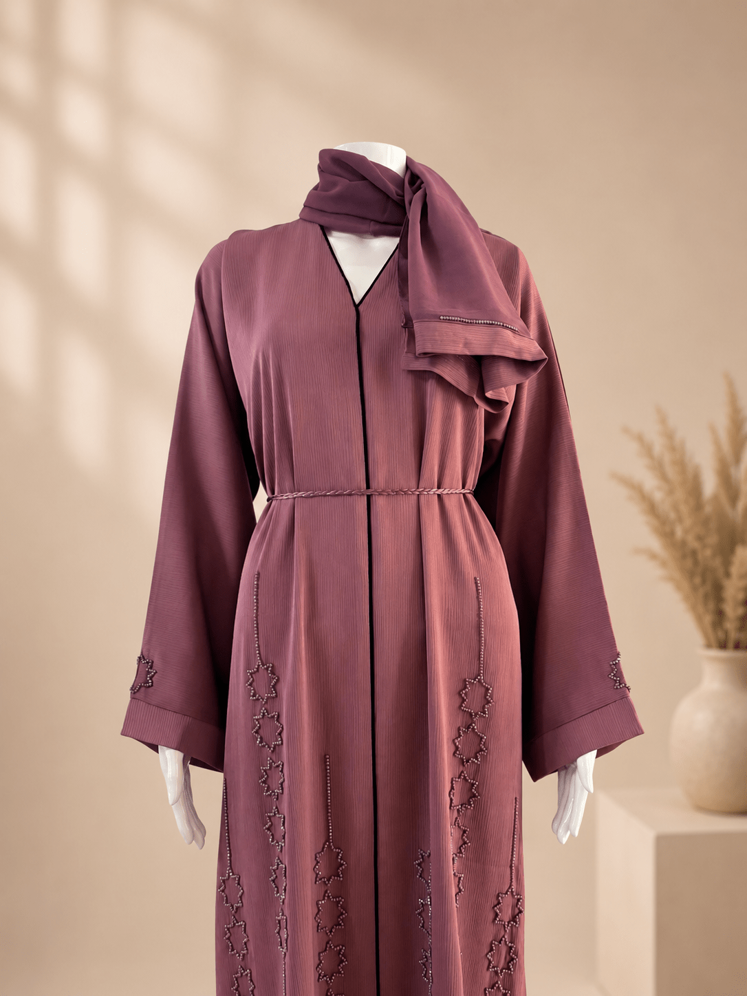 Elegante Slip - On Luxus - Dubai Abaya mit feiner Stickerei – Mauve - Abaya Couture