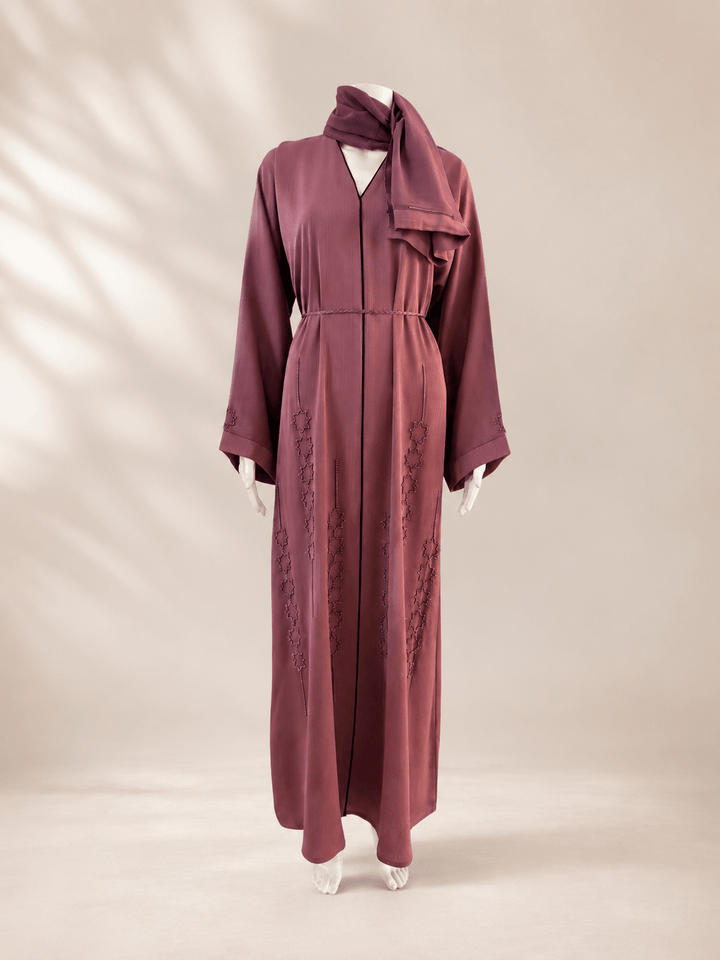 Elegante Slip - On Luxus - Dubai Abaya mit feiner Stickerei – Mauve - Abaya Couture
