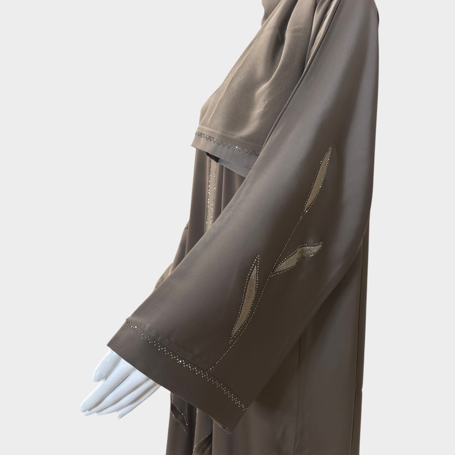 Elegante Taupe - Abaya mit dezenten Perlenakzenten - Abaya Couture