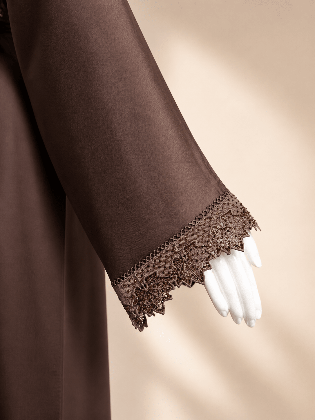 Elegante zweiteilige Abaya in Schokobraun mit feiner Stickerei – Zeitlose Luxus - Abaya - Abaya Couture