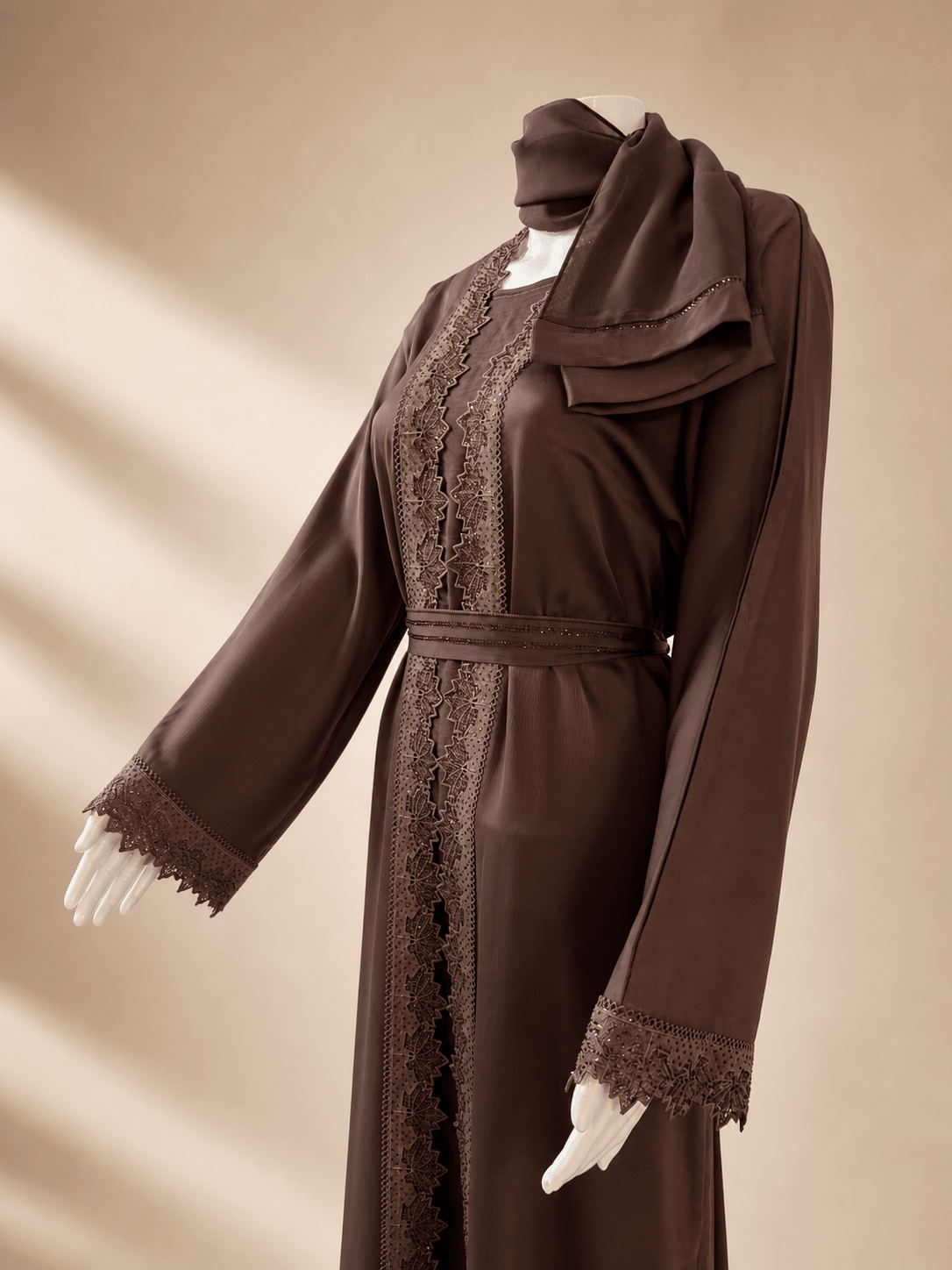 Elegante zweiteilige Abaya in Schokobraun mit feiner Stickerei – Zeitlose Luxus - Abaya - Abaya Couture