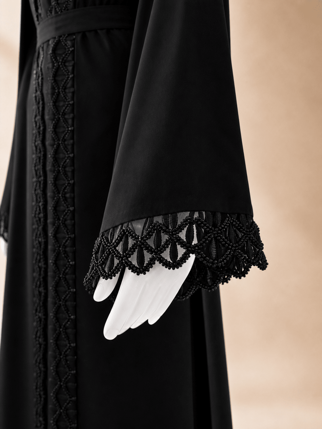 Elegante Zweiteilige Schwarze Abaya mit Hijab und Gürtel - Abaya Couture