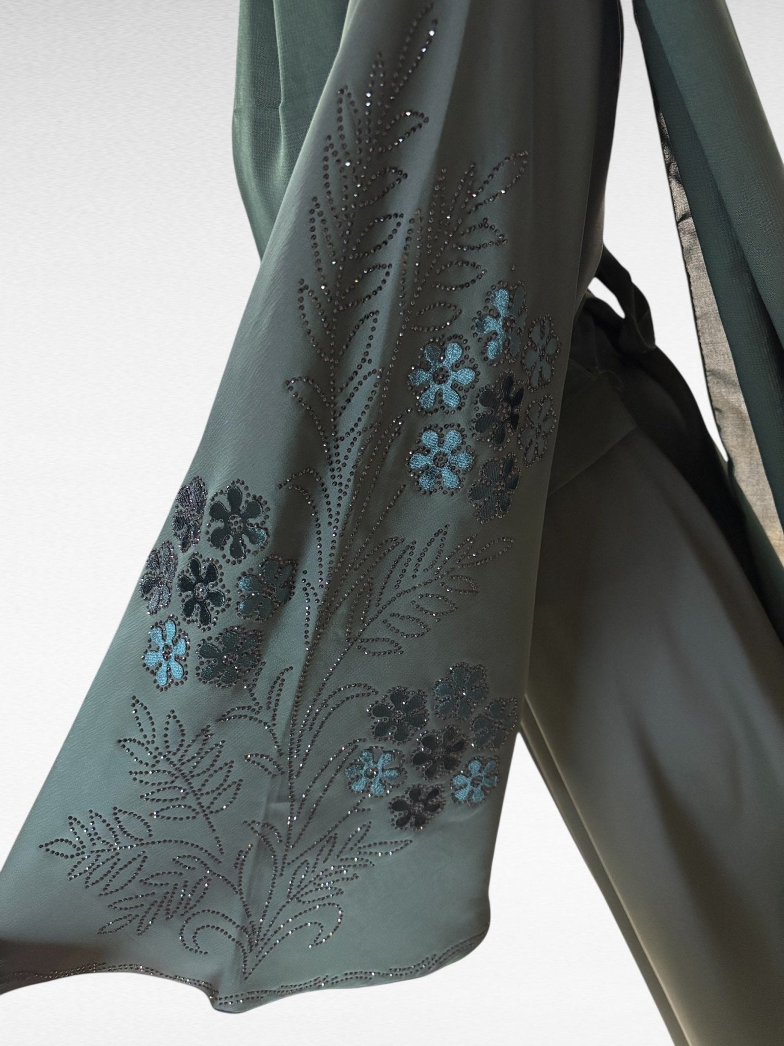 Elegante Abaya mit feinen Verzierungen in tiefem grün - Abaya Couture