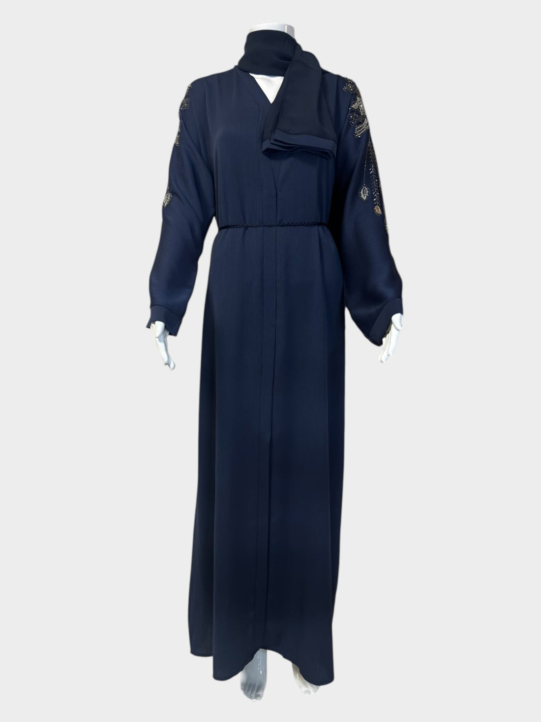 Exquisite Abaya in Dunkelblau mit glamouröser Stickerei - Abaya Couture