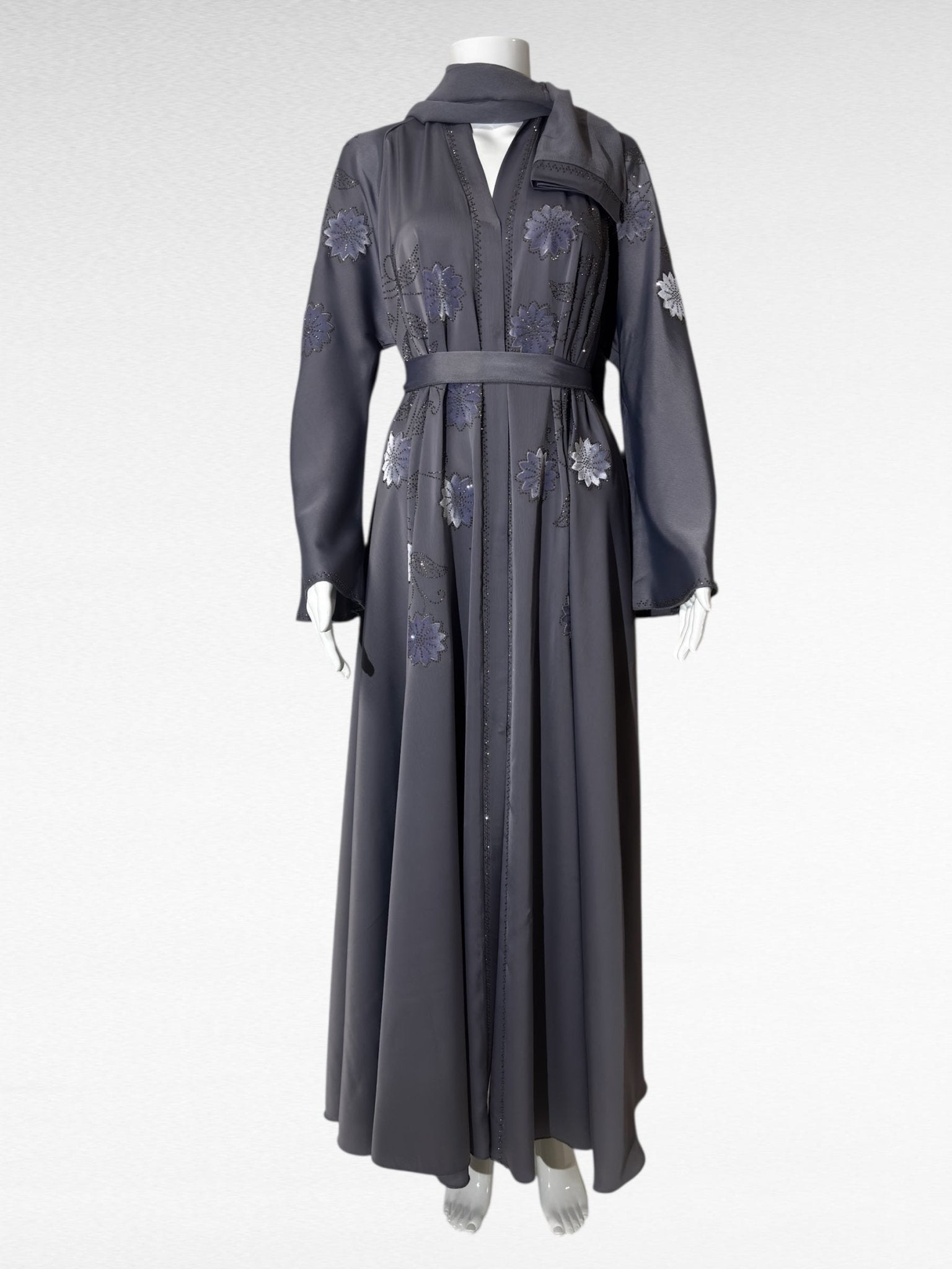 Exquisite Abaya in Grau mit floraler Stickerei - Abaya Couture