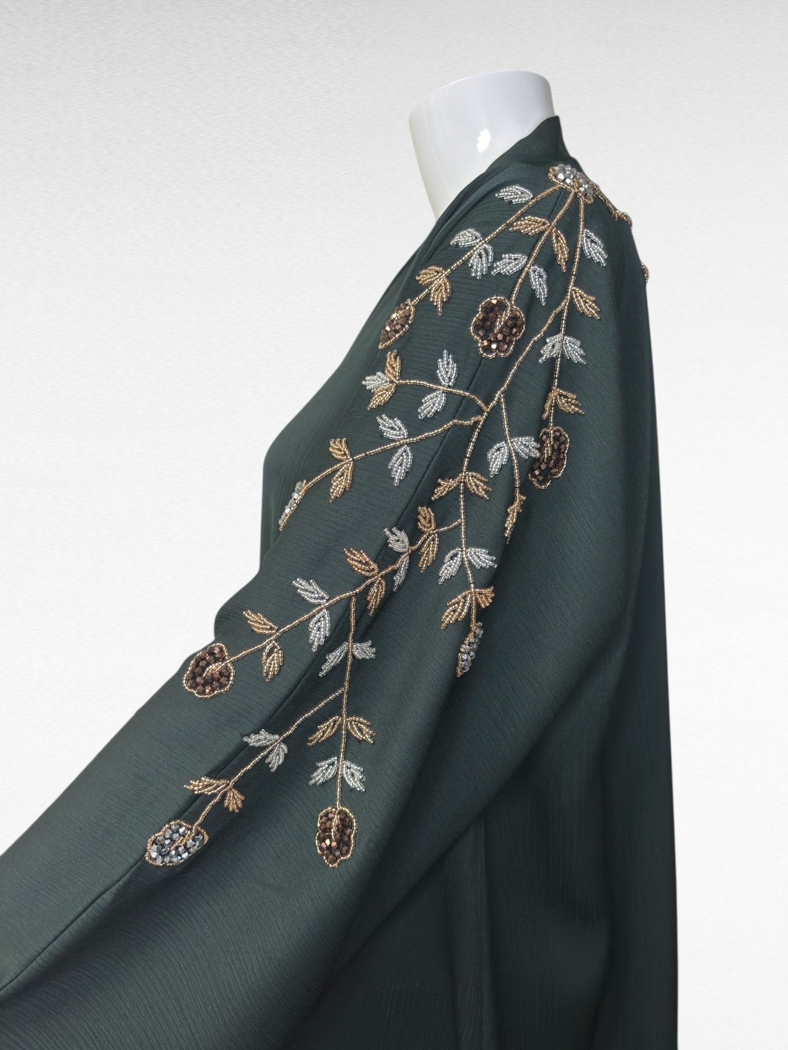 Exquisite grüne Abaya mit floralen Goldstickereien - Abaya Couture