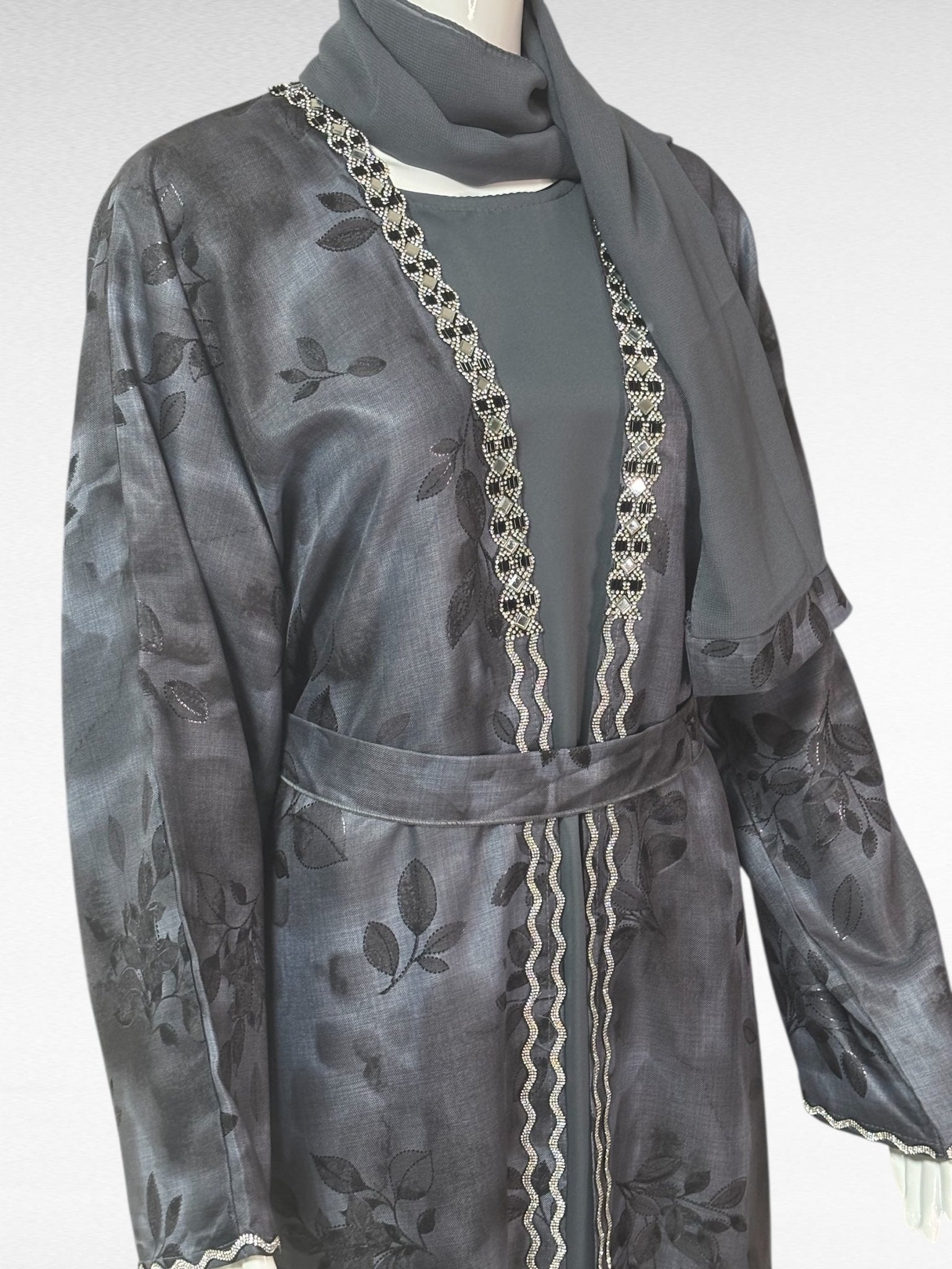 Luxuriöse Grau - Schwarze Abaya mit Blütenmuster - Abaya Couture