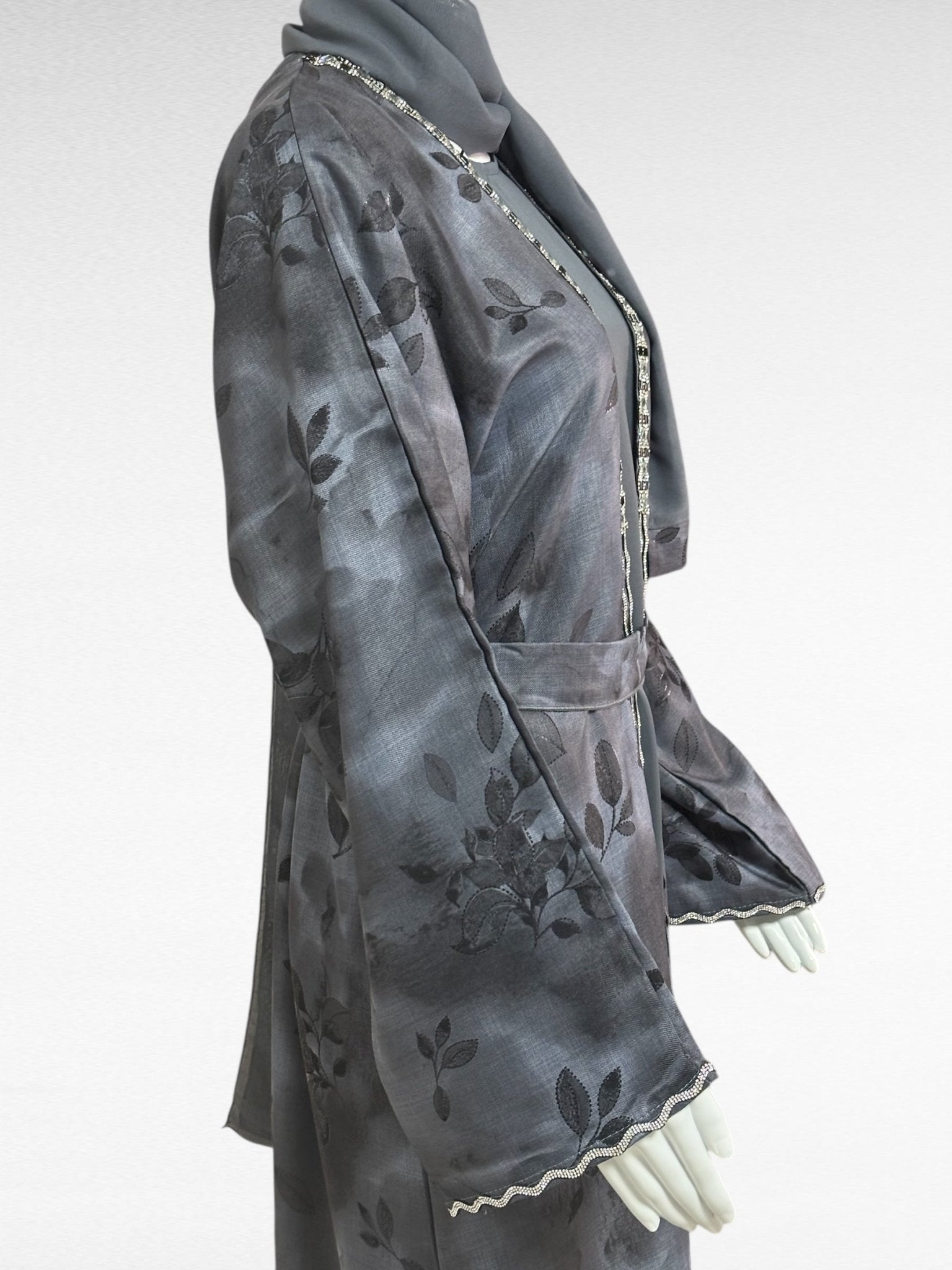 Luxuriöse Grau - Schwarze Abaya mit Blütenmuster - Abaya Couture