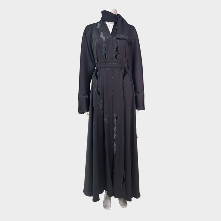 Luxus - Anthrazit Abaya mit ornamentalen Cut - Out - Details - Abaya Couture