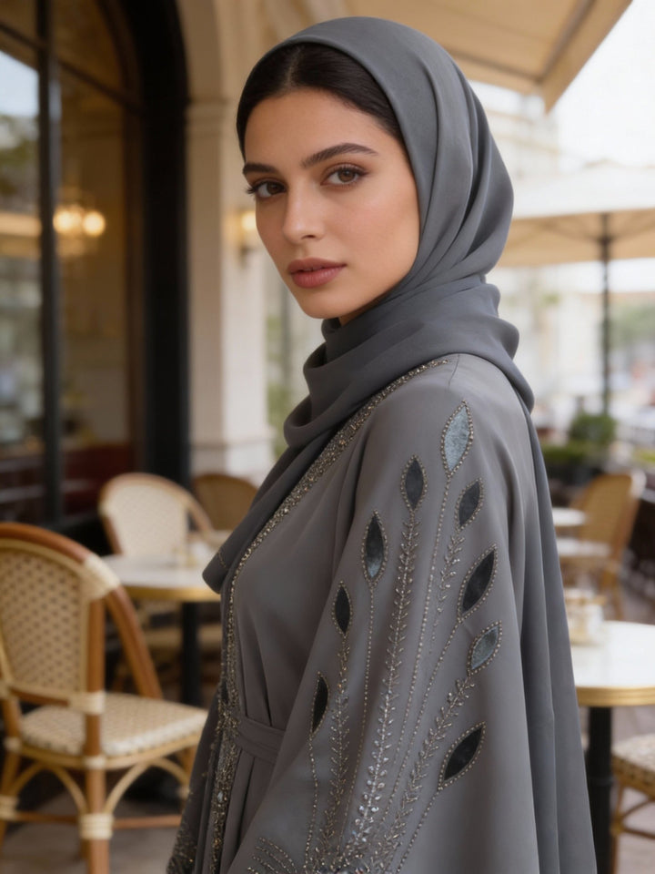 Luxus - Grau Abaya mit floralen Cut - Outs - Abaya Couture