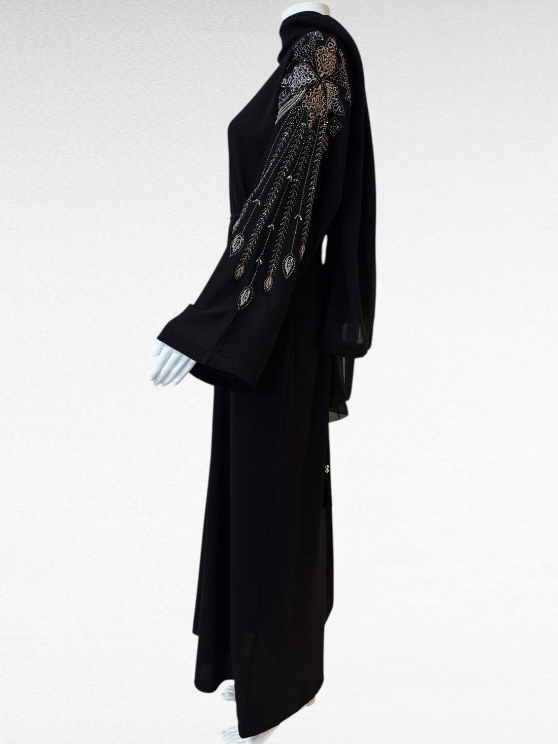 Opulente schwarze Abaya mit kunstvoller Goldstickerei - Abaya Couture