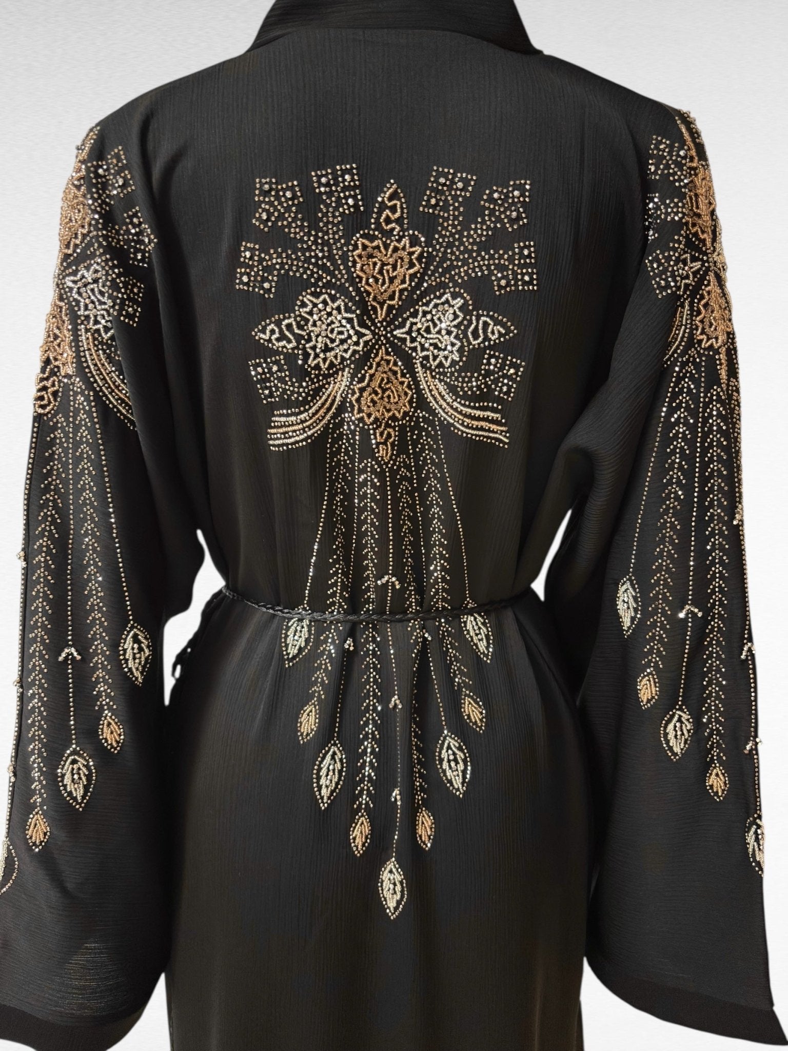 Opulente schwarze Abaya mit kunstvoller Goldstickerei - Abaya Couture