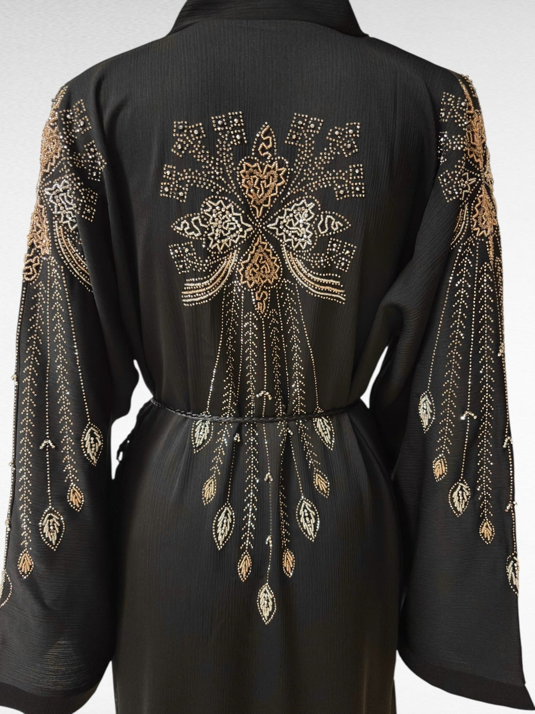 Opulente schwarze Abaya mit kunstvoller Goldstickerei - Abaya Couture