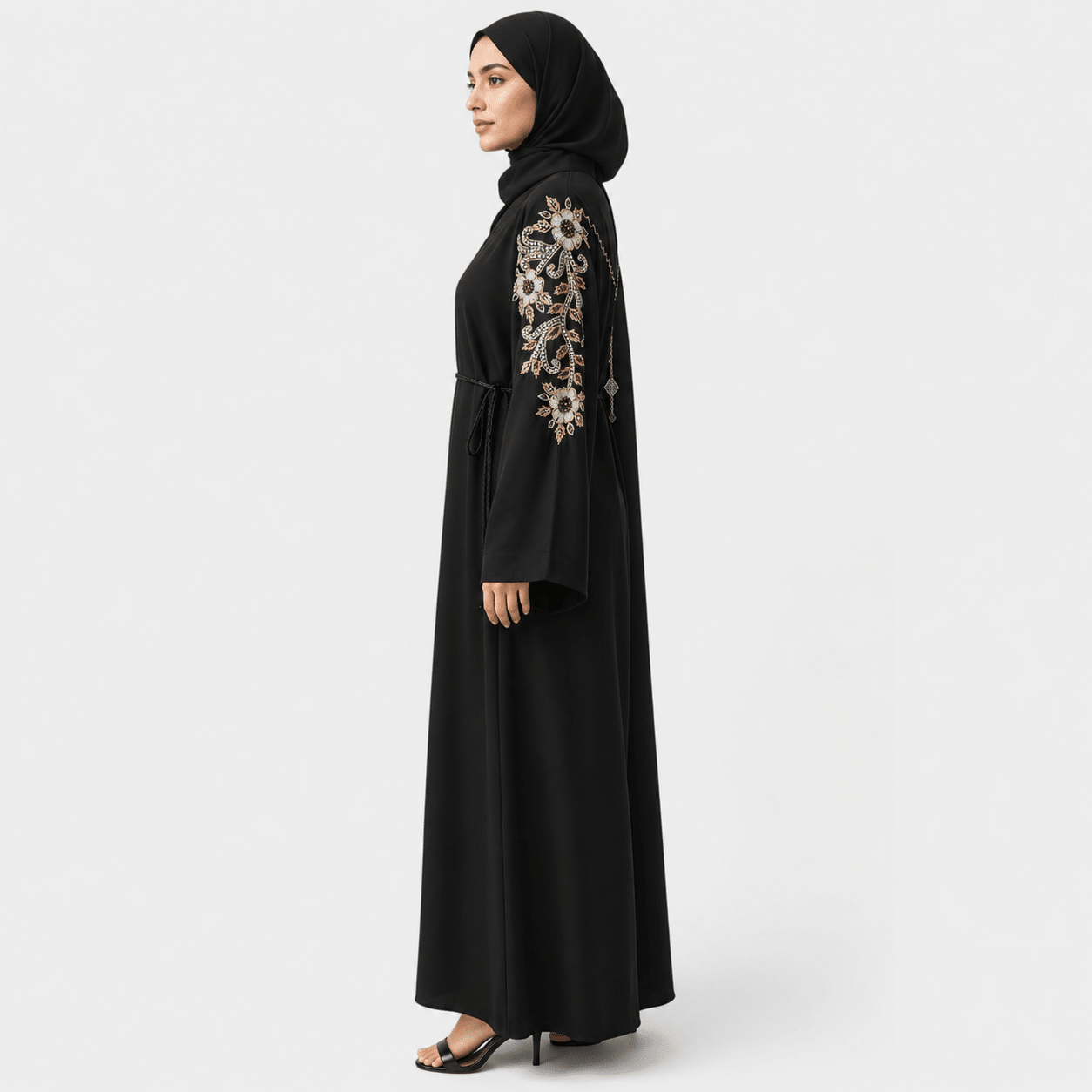 Schwarze Abaya mit goldener Blumenstickerei - Abaya Couture