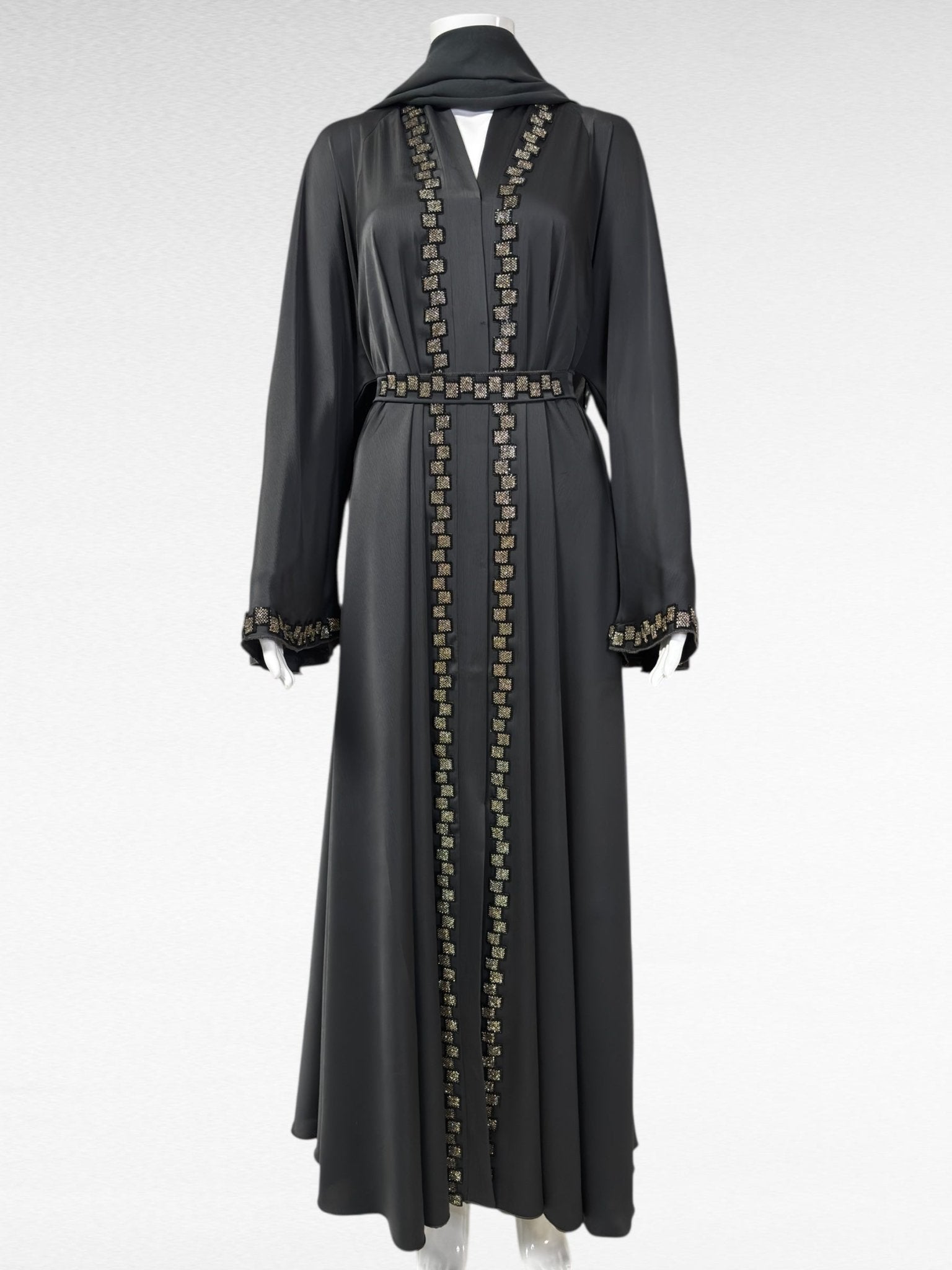 Stilvolle Abaya in Anthrazit mit eleganter Borte - Abaya Couture