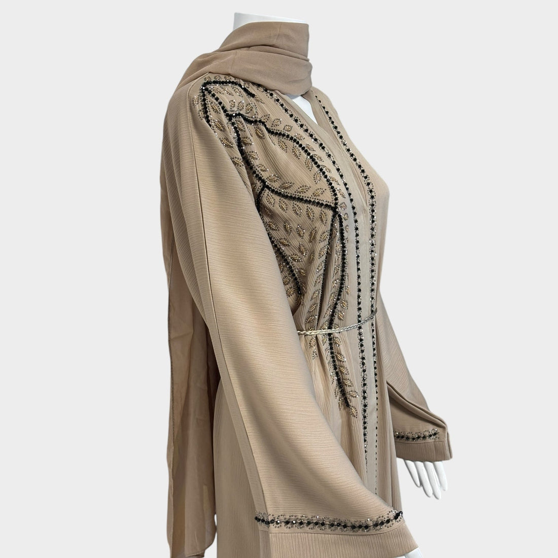 Stilvolle Abaya in Sandbeige mit kunstvoller Stickerei - Abaya Couture