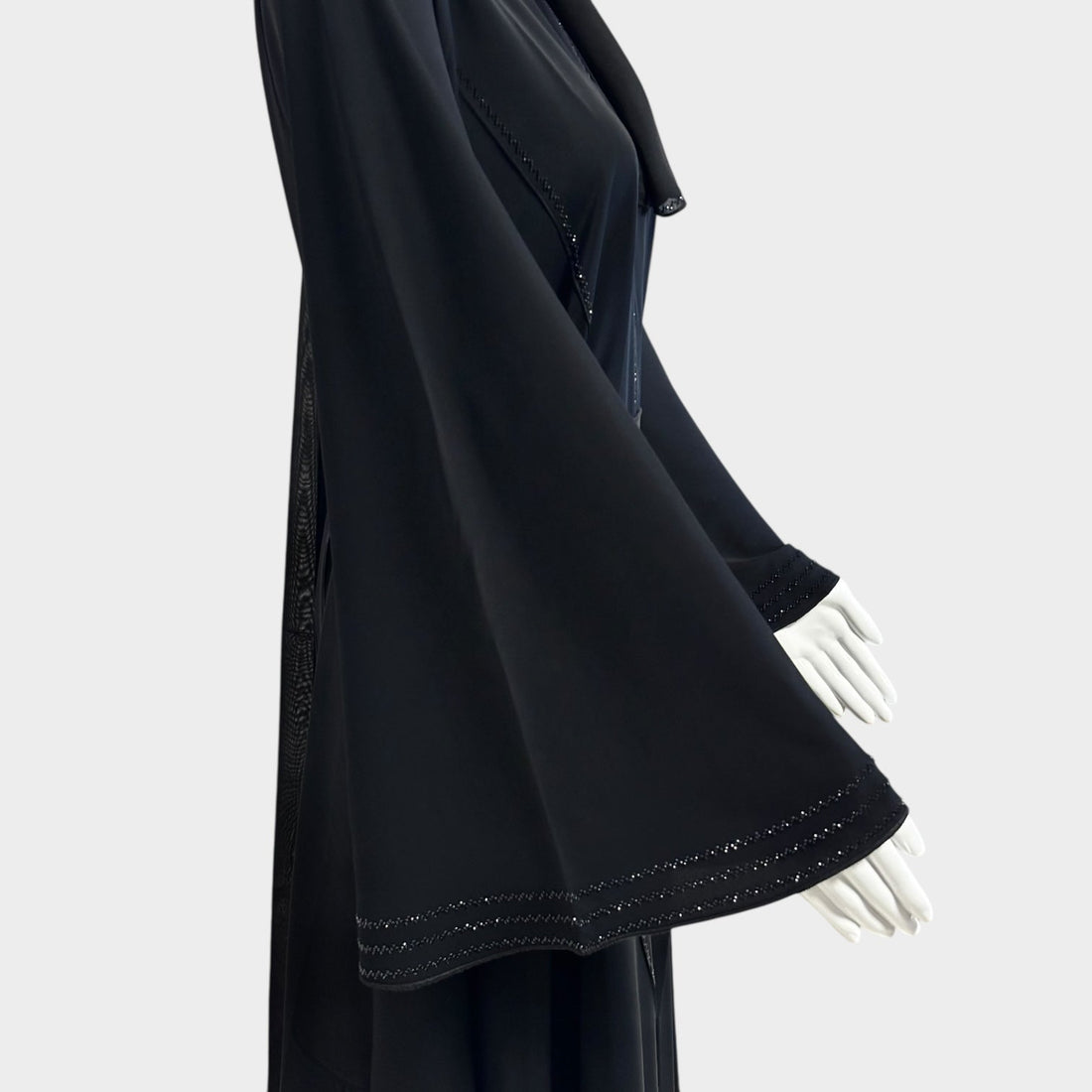 Stilvolle Abaya in Schwarz mit funkelnden Details - Abaya Couture