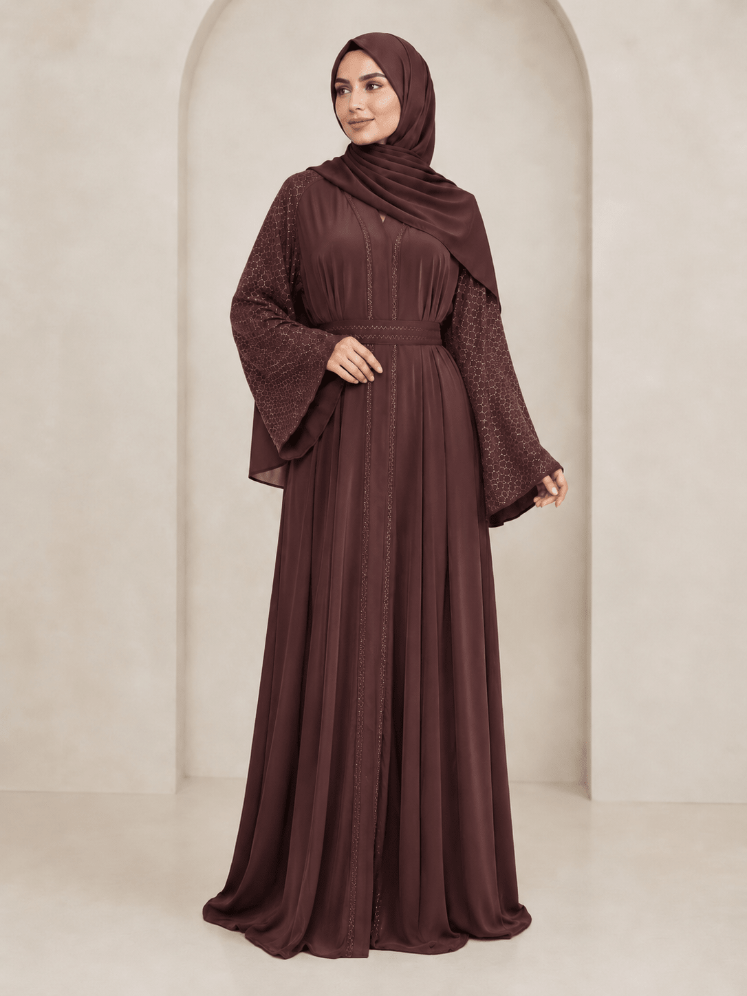Stilvolle Abaya mit kunstvollen Ärmeln - Abaya Couture