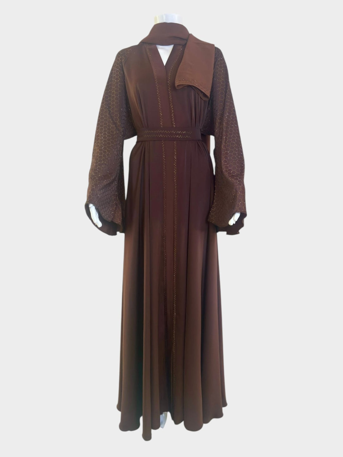 Stilvolle Abaya mit kunstvollen Ärmeln - Abaya Couture