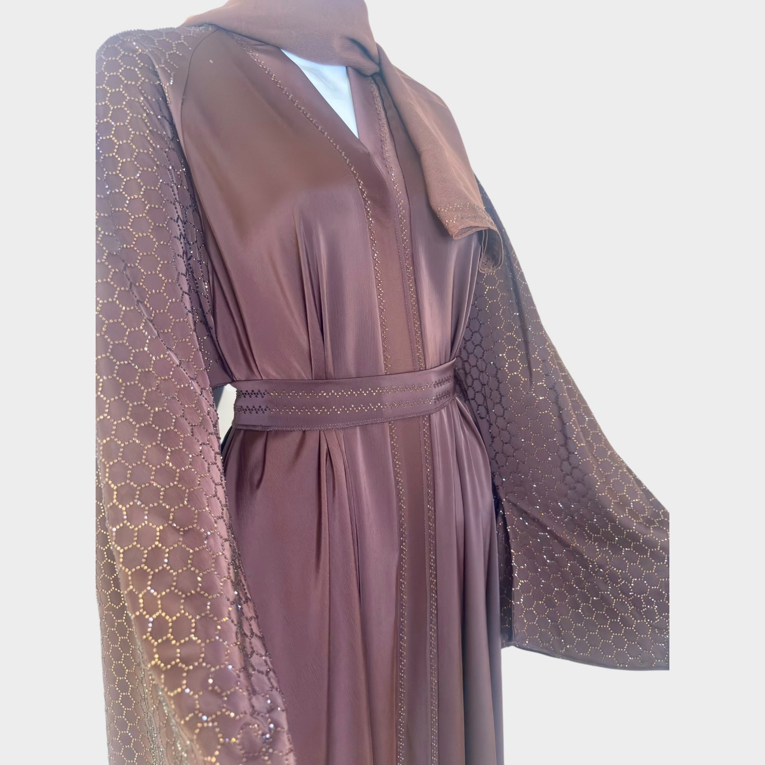 Stilvolle Abaya mit kunstvollen Ärmeln - Abaya Couture