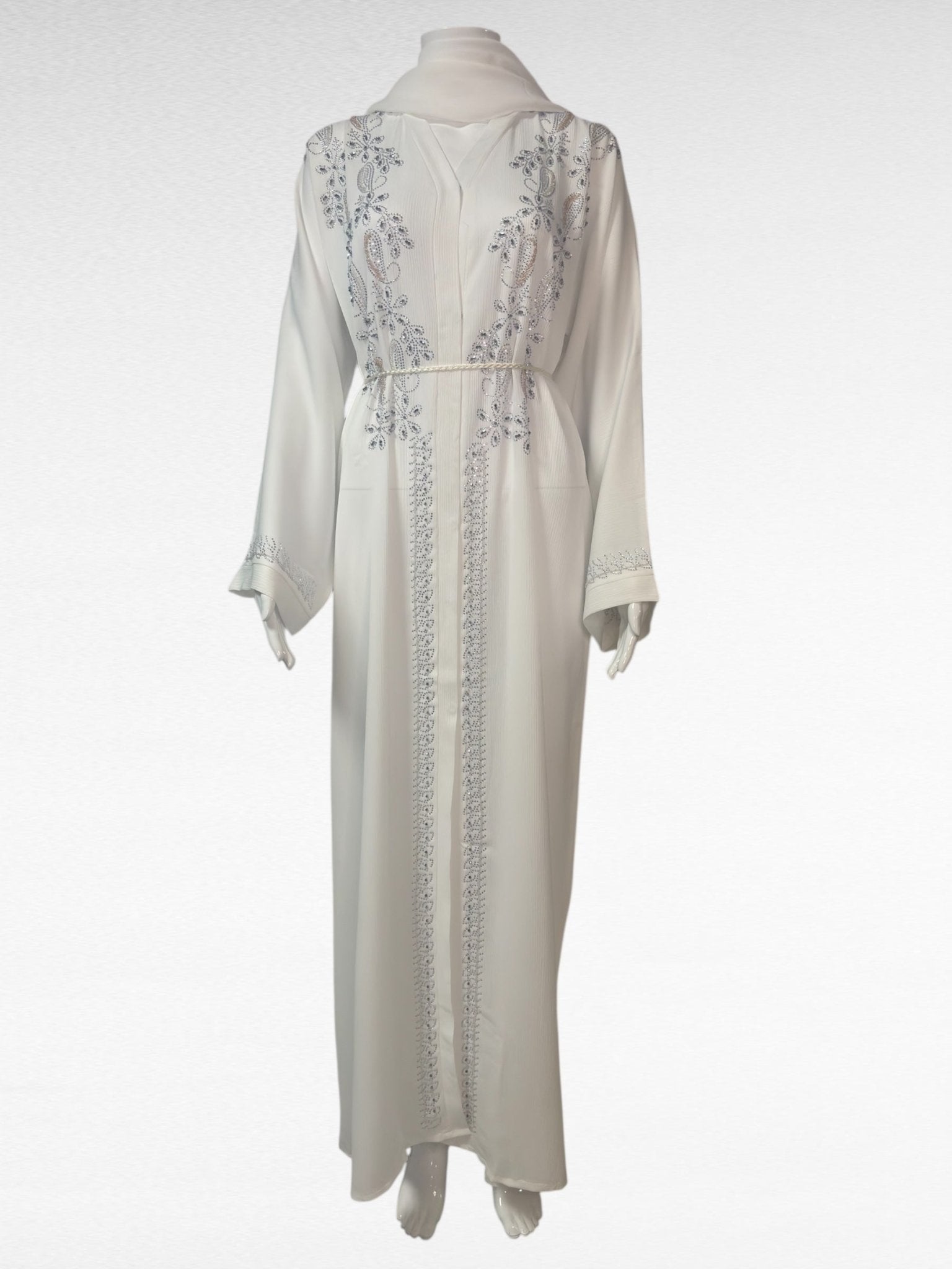 Strahlende Eleganz: Bestickte Abaya in Weiß - Abaya Couture